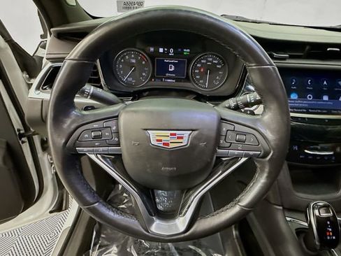 Used 2020 Cadillac XT6 Premium Luxury image 13