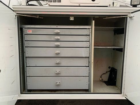 Used 2011 Ford F550 4x4 Regular Cab Super Duty w/ Payload Upgrade Pkg image 28