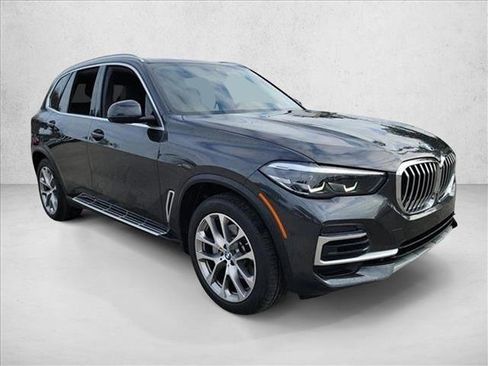 Used 2022 BMW X5 xDrive40i w/ Premium Package image 3