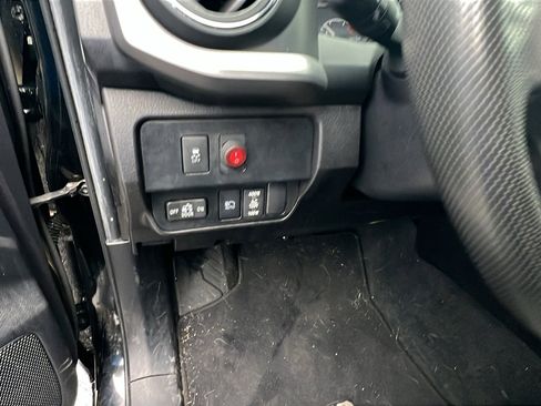 Used 2022 Toyota Tacoma TRD Sport image 25