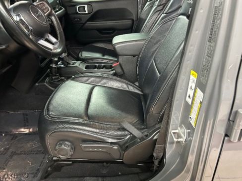 Used 2019 Jeep Wrangler Unlimited Sahara image 8