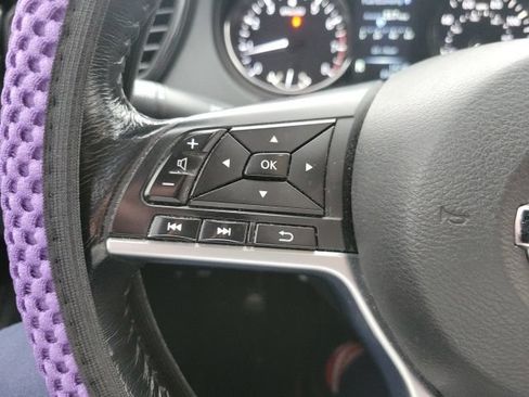 Used 2017 Nissan Rogue SV w/ Sun & Sound Touring Package AWD/4WD image 18