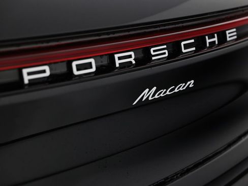 Certified 2026 Porsche Macan AWD/4WD image 14