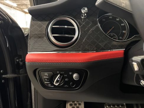 Used 2020 Bentley Bentayga AWD/4WD image 16