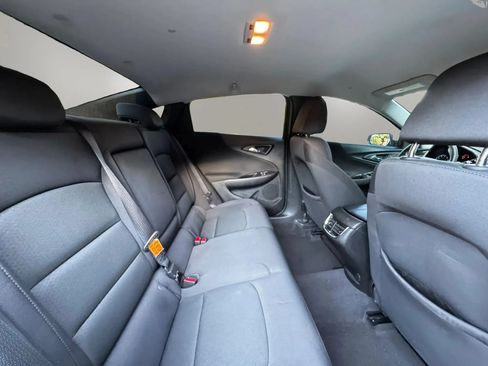 Used 2017 Chevrolet Malibu LT FWD image 18
