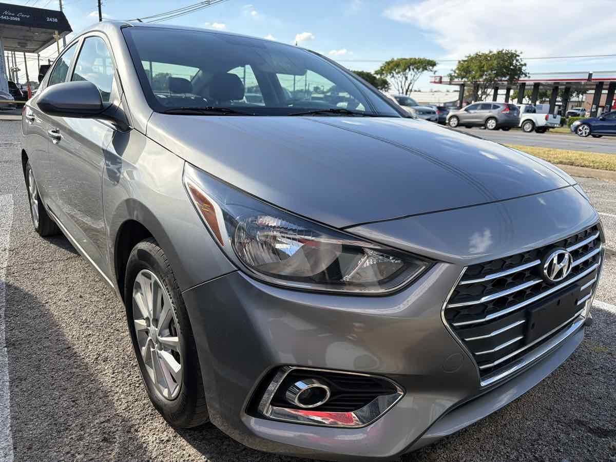 Used 2021 Hyundai Accent SEL w/ Cargo Package FWD image 2