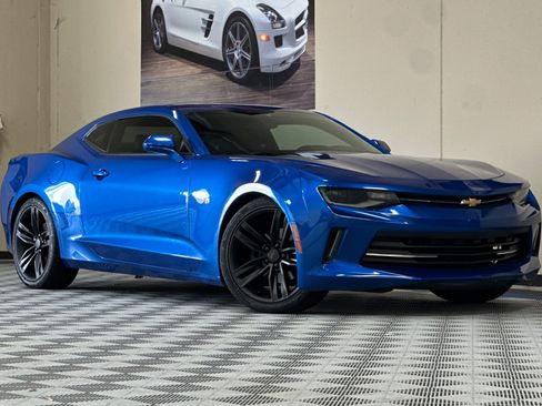 Used 2016 Chevrolet Camaro LT RWD image 2