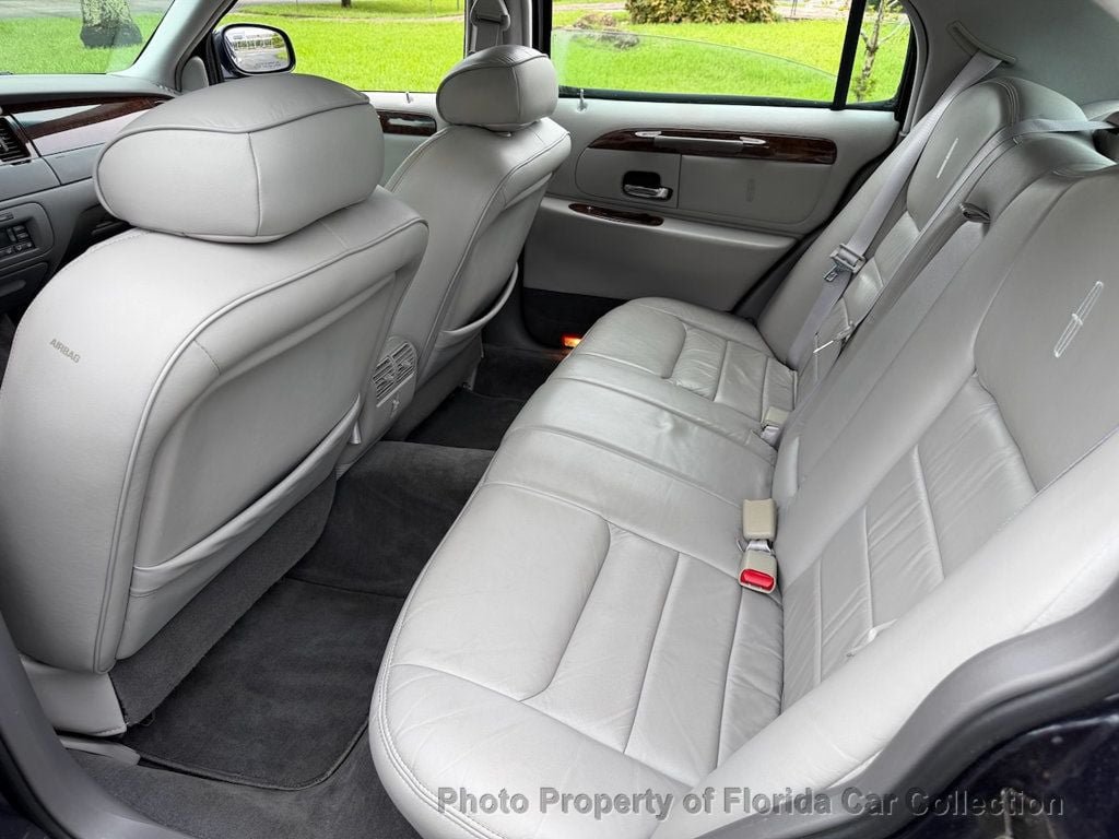 Used 1999 Lincoln Town Car Signature RWD image 25