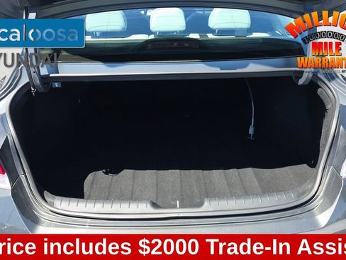Used 2024 Hyundai Elantra Limited FWD image 10