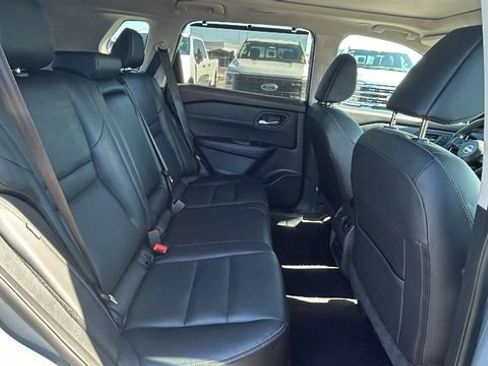 Used 2023 Nissan Rogue SL w/ SL Premium Package image 13