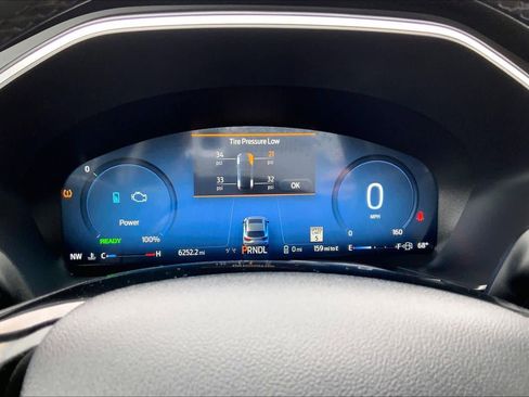 Certified 2025 Ford Escape SE w/ PHEV Premium Package image 25