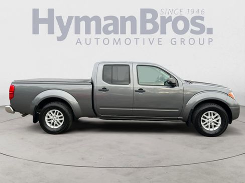 Used 2019 Nissan Frontier SV image 2