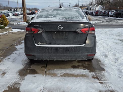 Used 2021 Nissan Versa SR image 4
