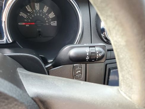 Used 2005 Ford Mustang Deluxe image 15