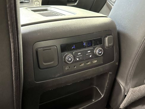 Used 2019 Chevrolet Tahoe Premier AWD/4WD image 14