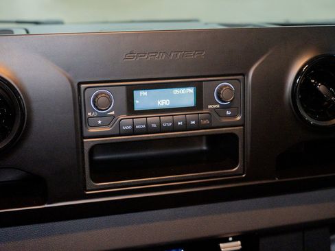 Used 2019 Mercedes-Benz Sprinter 2500 image 42