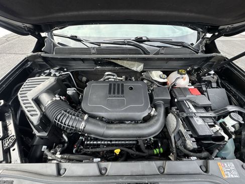 Certified 2023 GMC Acadia SLT image 25