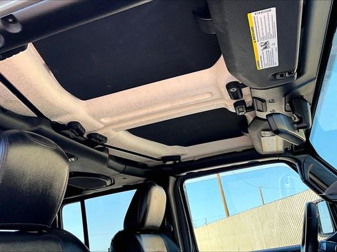 Used 2018 Jeep Wrangler Unlimited Rubicon AWD/4WD image 16