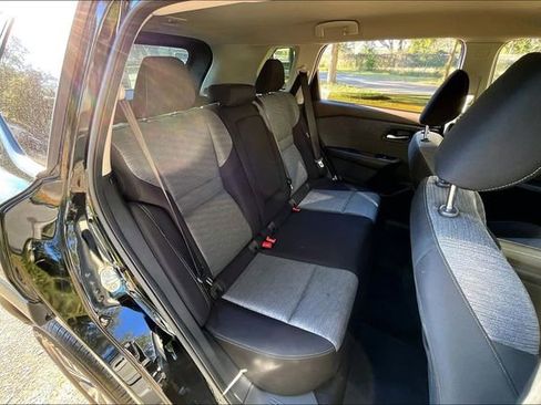 Used 2023 Nissan Rogue SV image 22