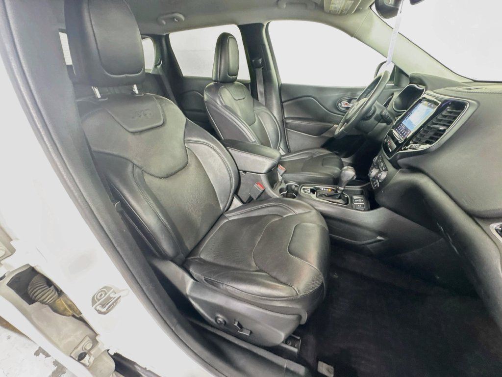 Used 2019 Jeep Cherokee Limited FWD image 34