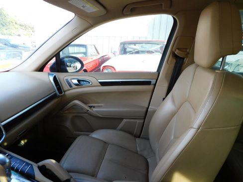 Used 2014 Porsche Cayenne image 34