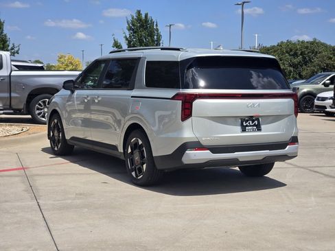 New 2026 Kia Carnival EX FWD image 3