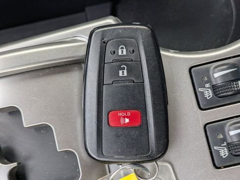 Used 2024 Toyota 4Runner SR5 AWD/4WD image 31