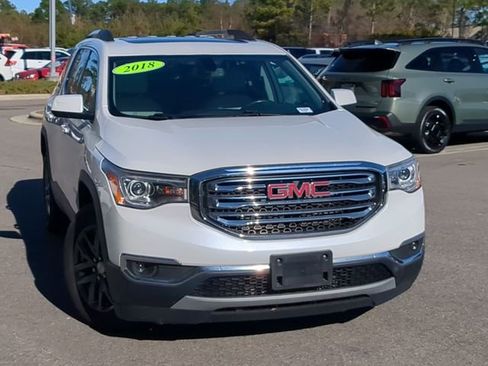 Used 2018 GMC Acadia SLT image 2