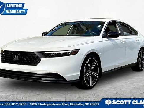 Used 2025 Honda Accord Sport image 3