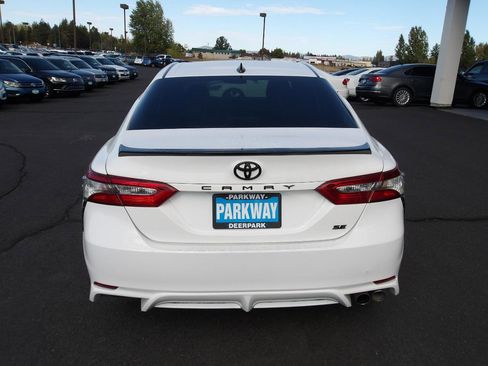 Used 2019 Toyota Camry SE FWD image 4