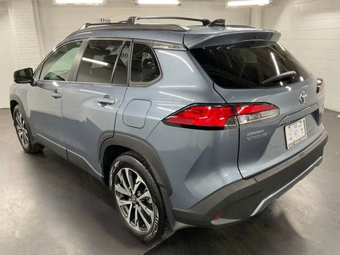 Used 2025 Toyota Corolla Cross XLE w/ Convenience Package image 5