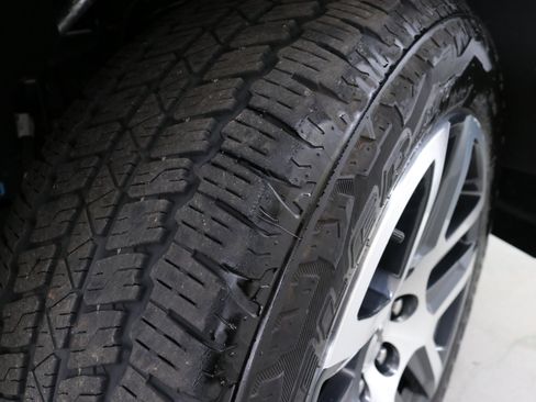 Used 2024 Chevrolet Colorado Z71 w/ Z71 Convenience Package 2 image 33