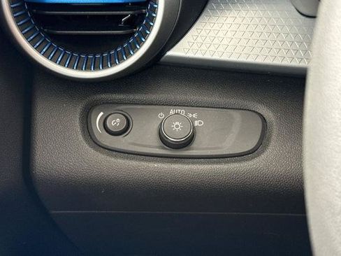 Used 2025 Chevrolet Trax LS FWD image 36