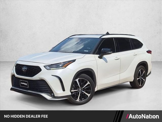 Used 2021 Toyota Highlander XSE FWD image 1