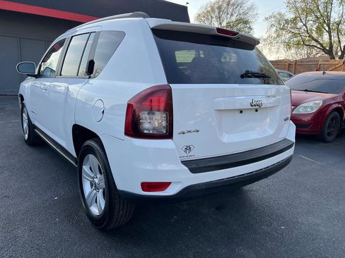 Used 2017 Jeep Compass Latitude AWD/4WD image 3
