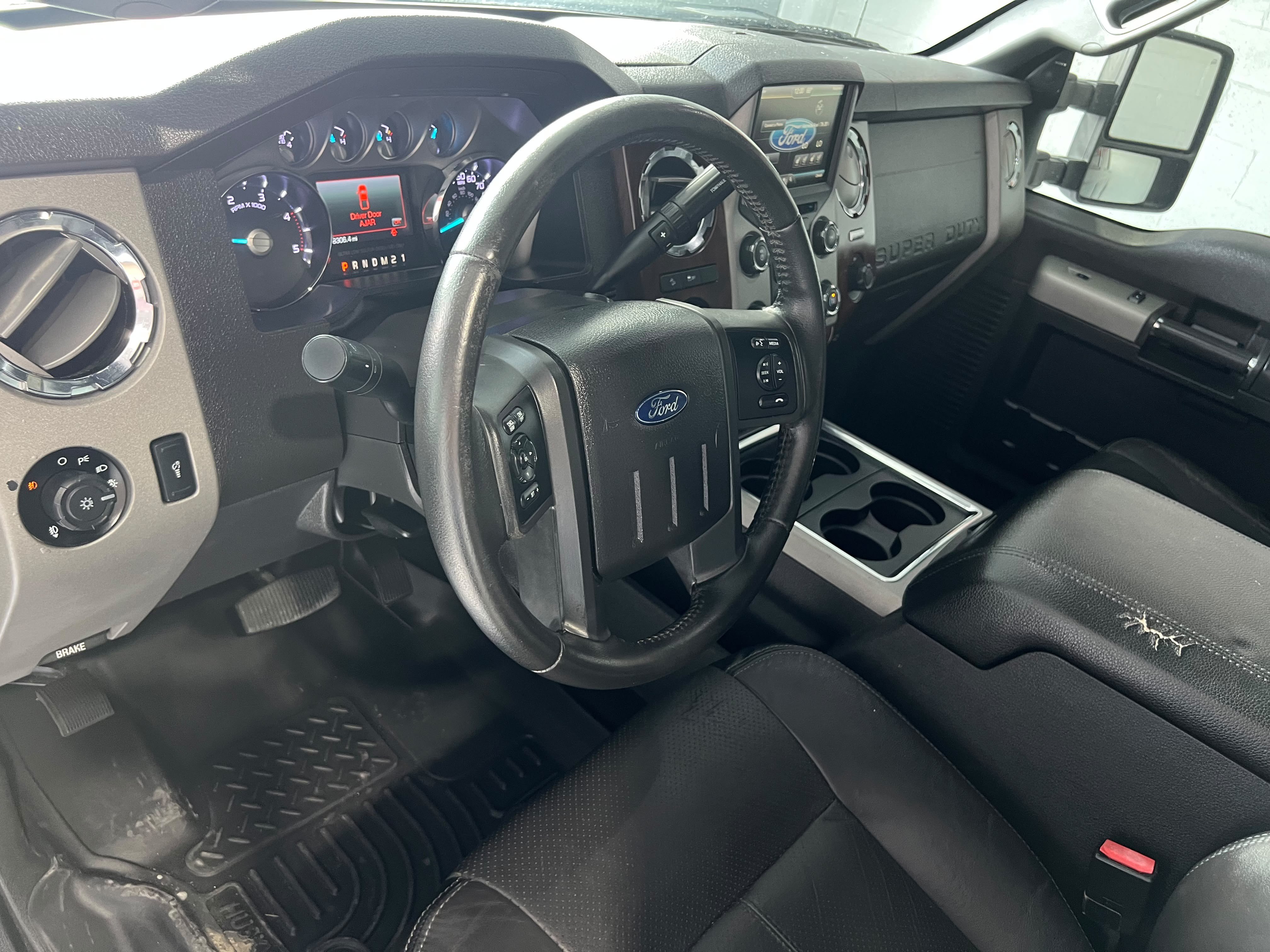 Used 2015 Ford F250 Lariat w/ Lariat Interior Package AWD/4WD image 17