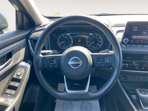 Used 2024 Nissan Rogue S image 12