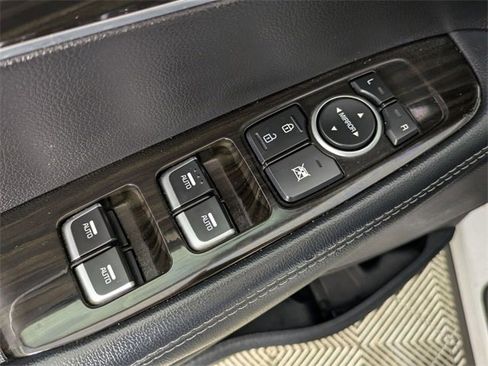 Used 2020 Kia Sorento LX image 12