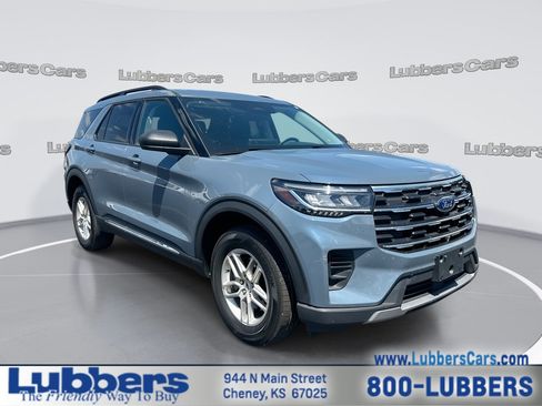 Used 2025 Ford Explorer Active AWD/4WD image 1