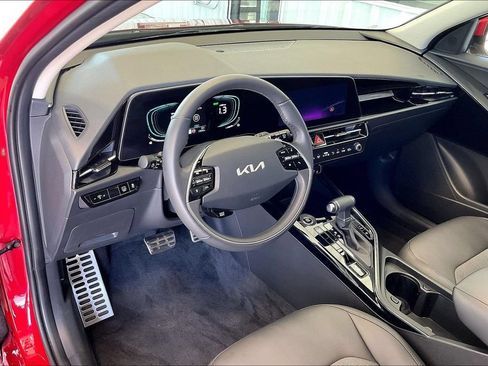 Used 2025 Kia Niro EX Touring FWD image 14