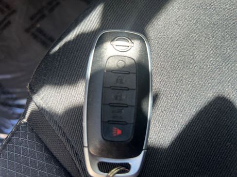 Used 2025 Nissan Pathfinder SV image 24