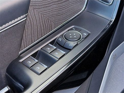 Used 2022 Ford F150 Lightning Platinum image 22