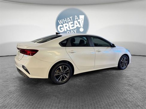 Certified 2023 Kia Forte LXS image 3