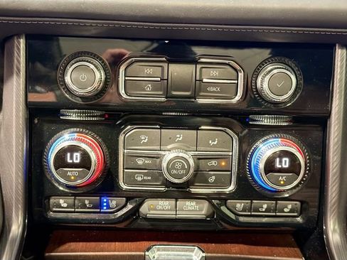 Used 2023 GMC Yukon Denali Ultimate AWD/4WD image 16