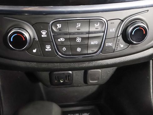 Used 2023 Chevrolet Traverse LT AWD/4WD image 48