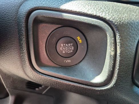 Used 2024 Jeep Gladiator Sport AWD/4WD image 16