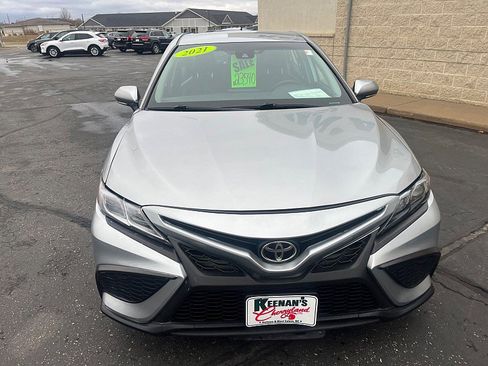 Used 2021 Toyota Camry SE image 6