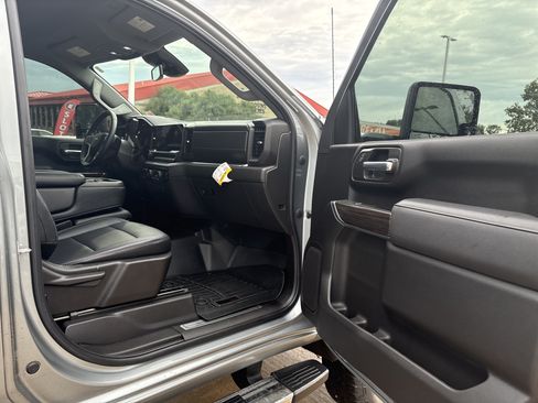 Used 2024 Chevrolet Silverado 2500 LT w/ Convenience Package AWD/4WD image 12