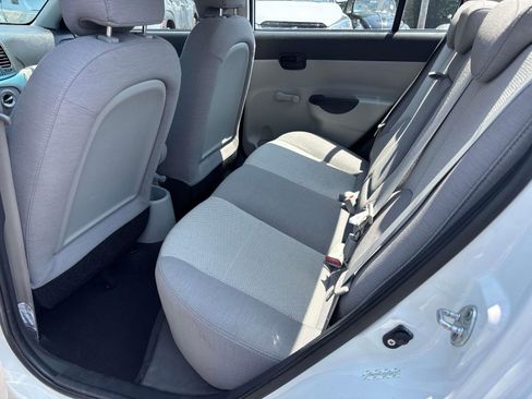 Used 2009 Hyundai Accent GLS image 7