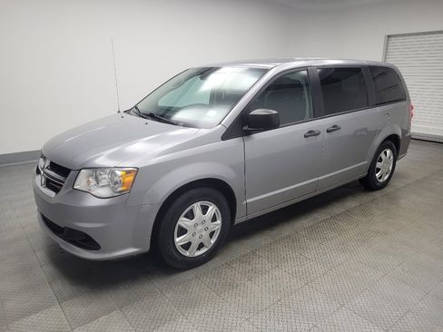 Used 2020 Dodge Grand Caravan SE w/ UConnect Hands-Free Group image 2